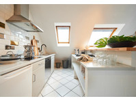 Stylish! Lovingly furnished top floor maisonette apartment… - Aluguel
