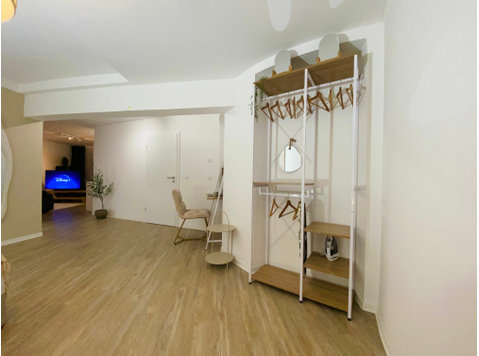Unique Gem in Essen's Heart: High-Quality Studio Apartment… - الإيجار