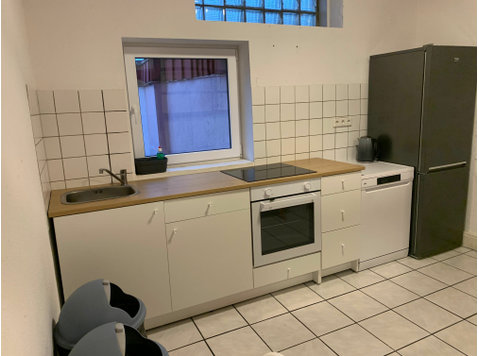 5 person apartment / Central / WiFi /Gelsenkirchen - Til Leie