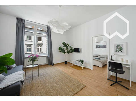 Fashionable studio, Art deco, 10 min from train station - For Rent