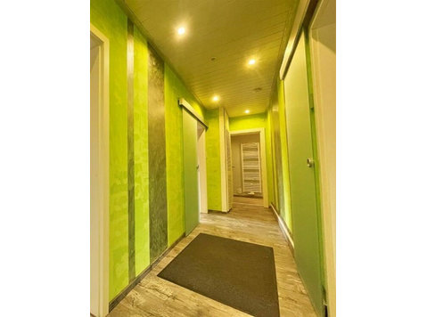 Furnished room (14m²) in a popular city location in a… - For Rent