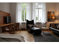 Temporary living in art nouveau villa in the Zooviertel -… - Aluguel