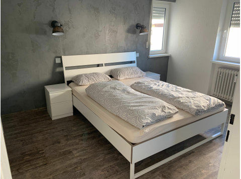 Moderne möblierte 2-Zimmer-Wohnung mit EBK in Hassloch - Zu Vermieten