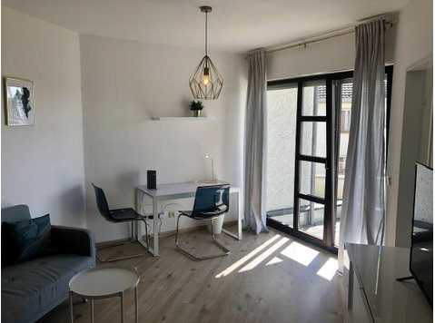 High quality & fully furnished 1 bedroom temporary… - À louer