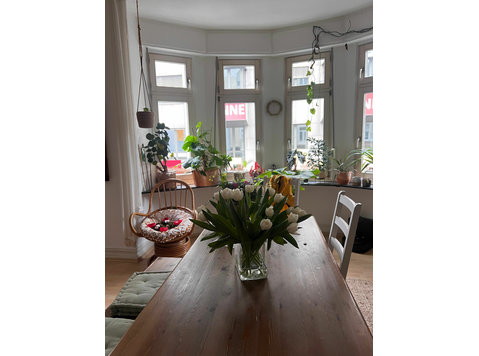 Charming, centrally located heritage apartment - For Rent