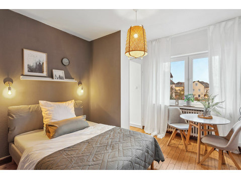 Large 4 room apartment Andernach,panoramic terrace,SmartTV - برای اجاره