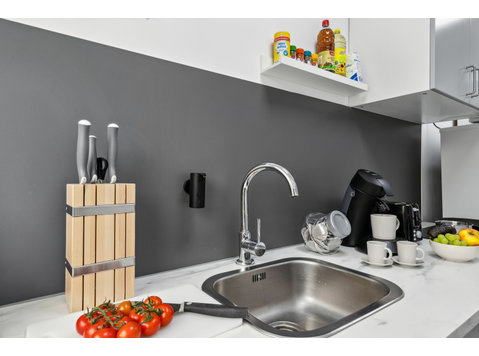 Modern City Apt | Walk to Central Station - For Rent