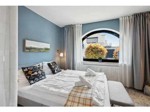Studio Apt | Ground Floor | Queen Bed – ZachaStay - For Rent