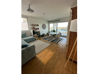 Chic apartment with large terrace overlooking the marina - 出租
