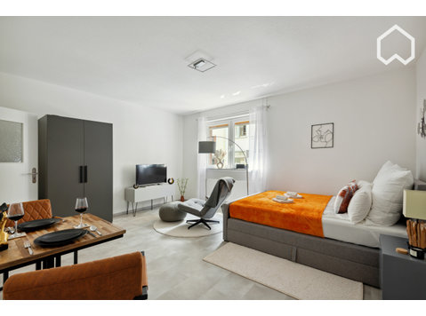 City Oasis: Your stylish retreat directly at the main… - For Rent