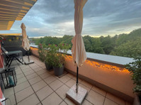 Spacious, stylishly furnished home in a quiet but central… - In Affitto
