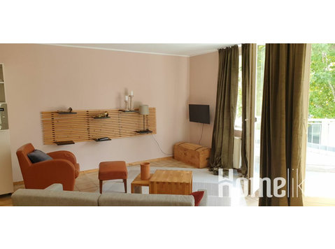 Spacious, bright and quiet apartment - 	
Lägenheter