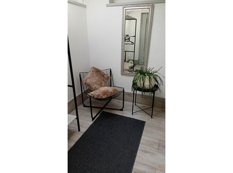 Modische & ruhige Maisonette Wohnung in Bornheim - Zu Vermieten