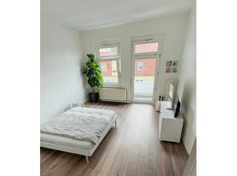 Traumhafte 3-Zimmer-Wohnung mit Balkon, EBK &… - Zu Vermieten