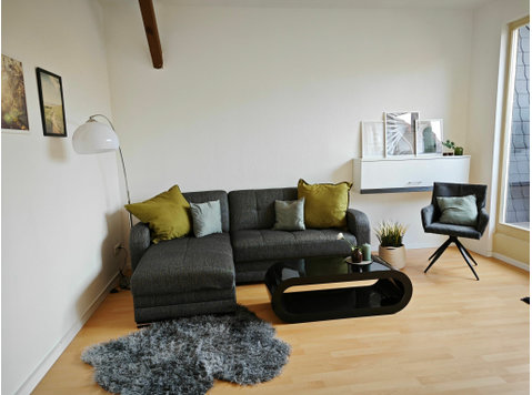 Zentrale Wohnung mit Altbau Charme und Loggia- Dachgeschoss… - Zu Vermieten