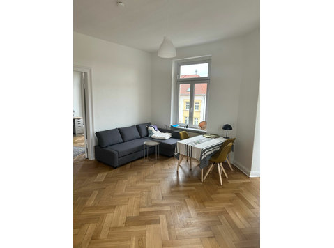 Sunny and spacious apartment in excellent location… - Til Leie