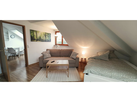 Attention couples and singles as of 01.10: 1-room attic… - Disewakan