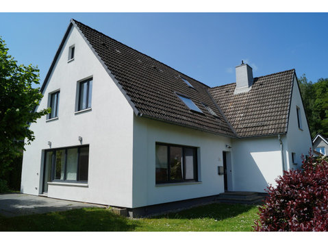 Big Furnished House with four bedrooms in Western Hamburg - For Rent