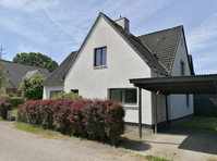 Big Furnished House with four bedrooms in Western Hamburg - Vuokralle
