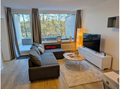 City-close with park views - For Rent