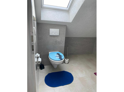 Furnished Room in Shared Apartment with Ensuite Bathroom in… - Aluguel