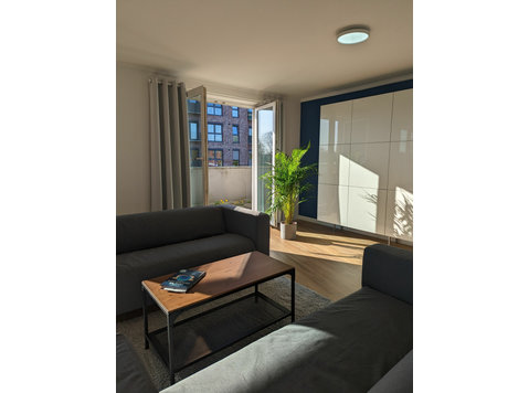Sunny penthouse apartment in the center of Kaltenkirchen - Til Leie