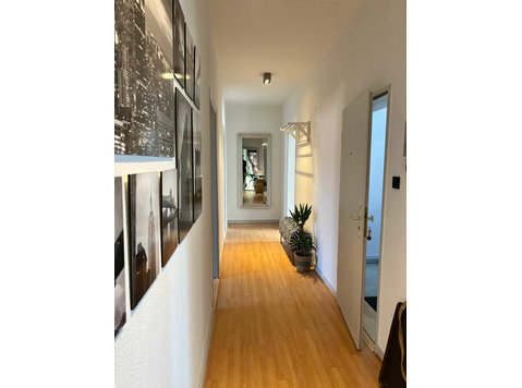 Beautiful spacious 4 room apartment in an old building - Vuokralle