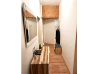 Central shared room in newly renovated apartment! - 空室あり
