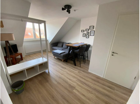 Modern top floor apartment in a quiet side street within… - Annan üürile