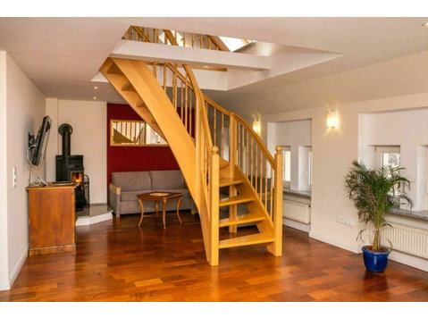 Furnished penthouse apartment with a view of the "Holsten… - For Rent
