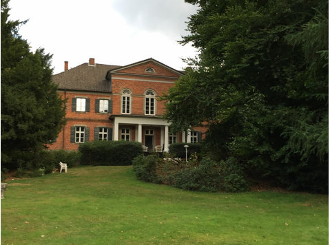 Living in a Manorhouse, half an hour drive to Hamburg - Aluguel