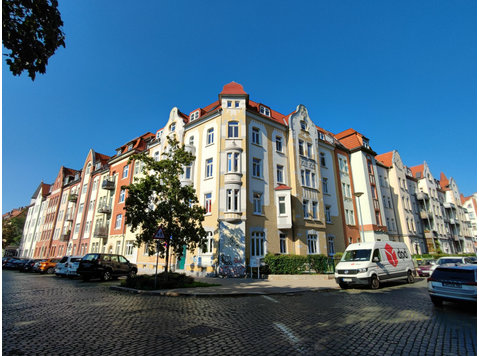 Bright and spacious 3-room apartment on Nettelbeckufer with… - Vuokralle