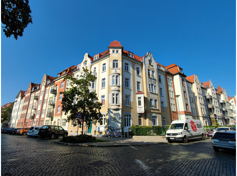 Bright and spacious 3-room apartment on Nettelbeckufer with… - Annan üürile