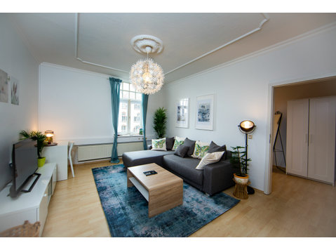 Cosy Altbau apartment in the city centre - Aluguel