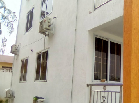 Executive Chamber & Hall S/c Apartments At Dansoman For Sale - Appartamenti