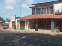 Commercial Property for Sale at Kaneshie Accra - Kancelář a obchod