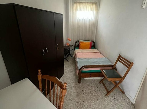 Room In Shared Apartment - Pisos compartidos