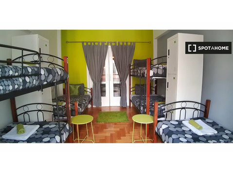 Atina'da 6 yataklı yatak odasında kiralık yataklar - Kiralık