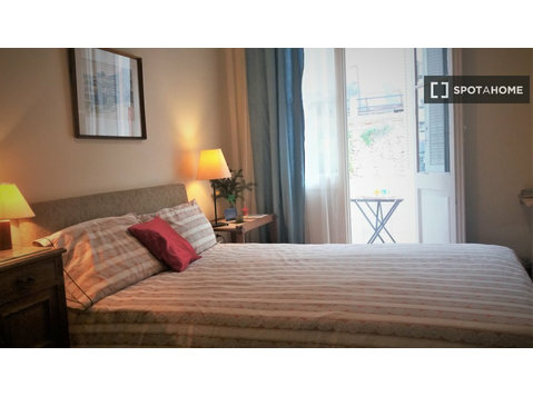 Zimmer zur Miete in 3-Bett-Wohnung in Athens Stadtzentrum - Zu Vermieten