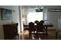 Rooms for rent in a 3-bedroom apartment in Athens - Apartamente