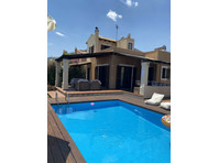 Flatio - all utilities included - George's Villa, family,… - For Rent