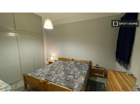 Pokój do wynajęcia w mieszkaniu z 2 sypialniami w Salonikach - Do wynajęcia