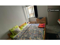Pokój do wynajęcia w mieszkaniu z 2 sypialniami w Salonikach - Do wynajęcia