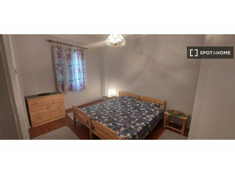 Room for rent in 2-bedroom apartment in Thessaloniki - Aluguel