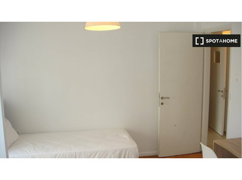Pokój do wynajęcia w 3-pokojowym mieszkaniu w Salonikach - Do wynajęcia