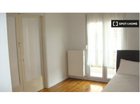Room for rent in 3-bedroom apartment in Thessaloniki - 임대