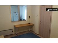 Room for rent in 3-bedroom apartment in Thessaloniki - Na prenájom
