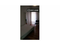 Rooms for rent in 3-bedroom apartment in Thessaloniki - เพื่อให้เช่า