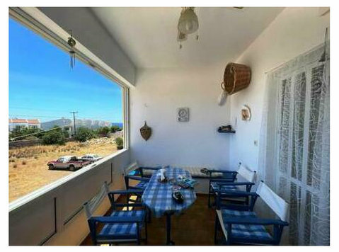 A first floor one bedroom apartment in Makry Gialos. - Διαμερίσματα