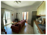 A first floor one bedroom apartment in Makry Gialos. - Appartements